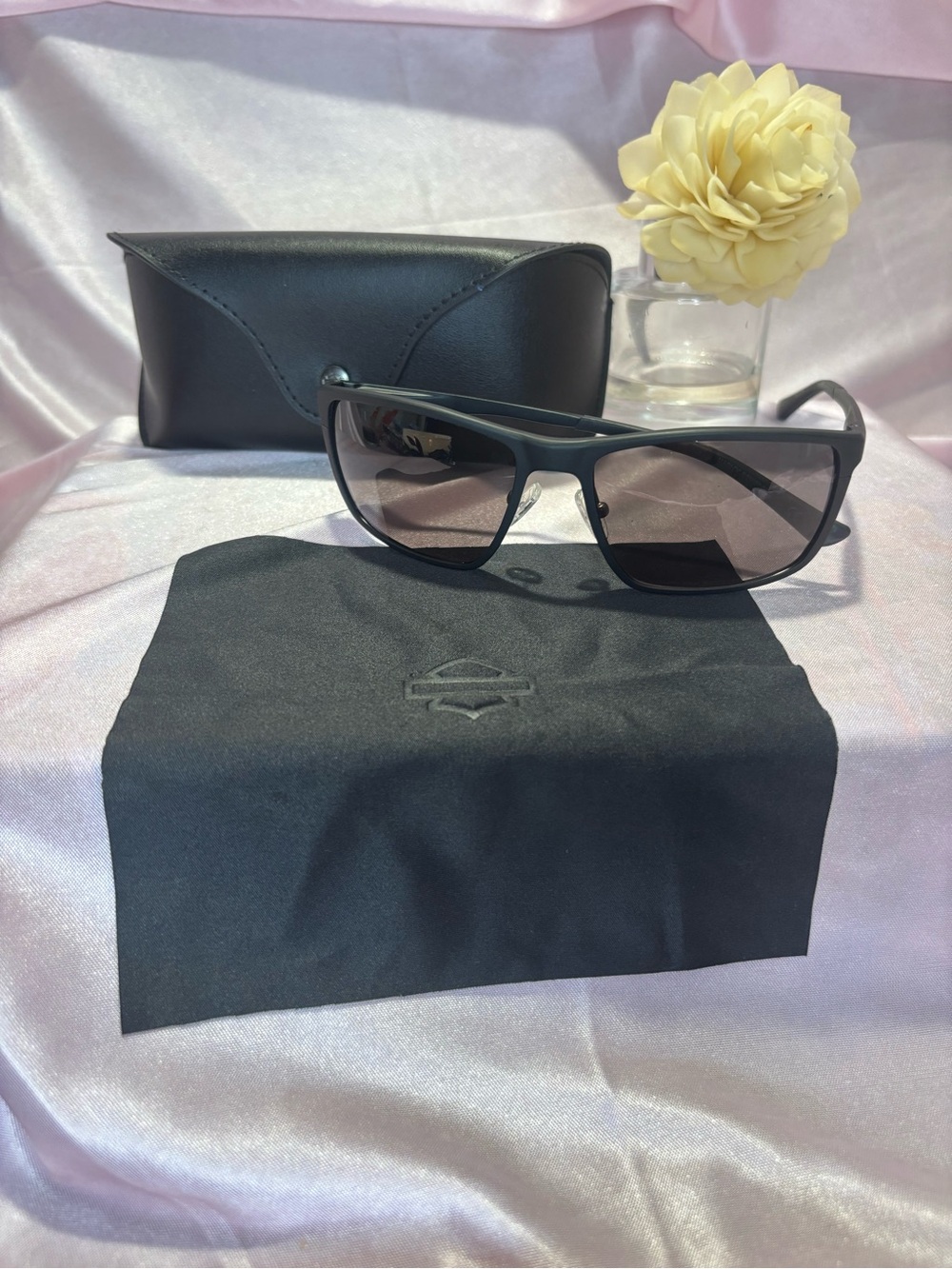 Harley Davidson Black Sunglasses with Case - Fashionable UV Protection